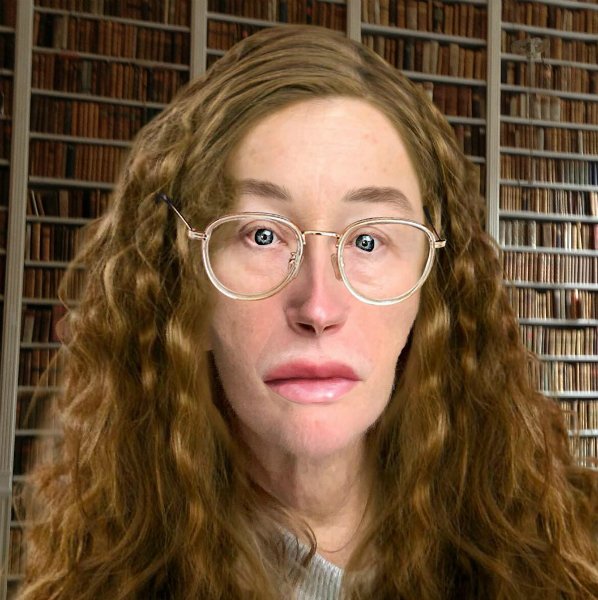 Cindy Sherman, la donna che aveva inventato selfie e filtri prima di tutti