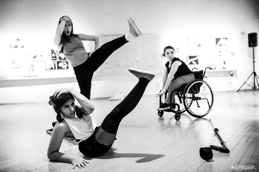 Essere artisti e disabili: 12 immagini che sfidano i limiti