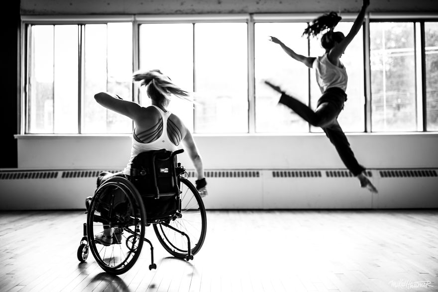 Essere artisti e disabili: 12 immagini che sfidano i limiti