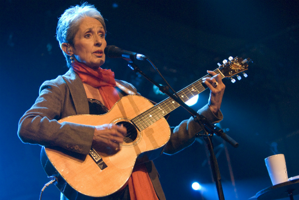 Perché chi non conosce Joan Baez dovrebbe ascoltarla subito