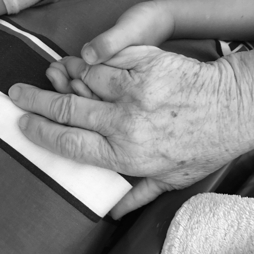 "Mi manca la tua voce: l'anno in cui sono diventata l'infermiera di mia madre"