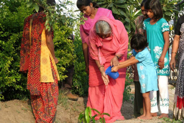 Sindhutai Sapkal, essere madre di oltre 1000 bambini orfani