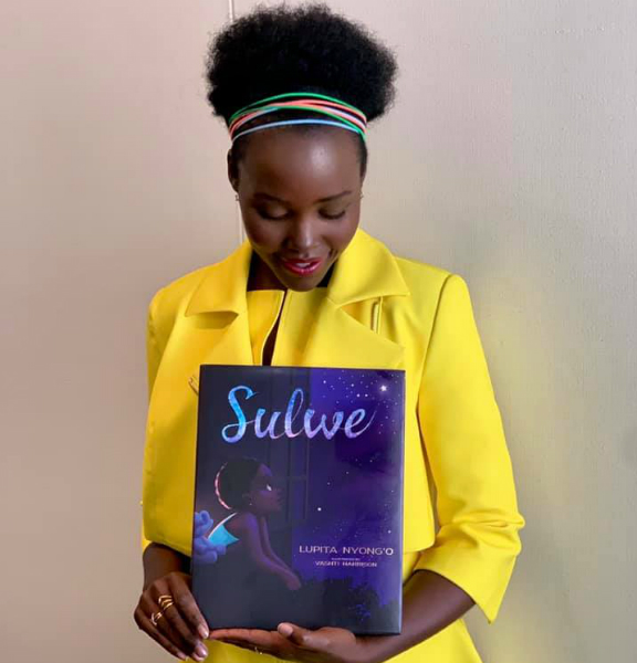Lupita Nyong'o, storia di una bambina che voleva la pelle chiara