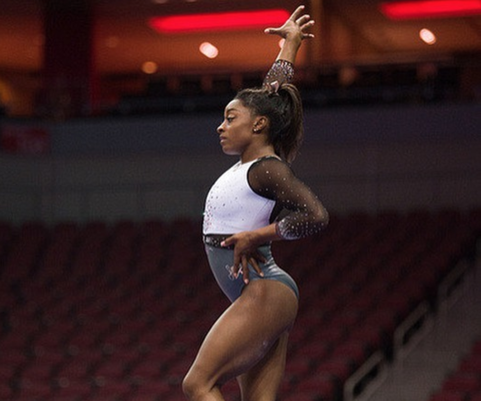 Oltre gli abusi e il dolore: Simone Biles, la ginnasta più forte di tutti i tempi