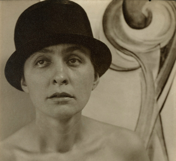 Tra depressione e fiori: perché Georgia O'Keeffe è l'artista femminile dei record