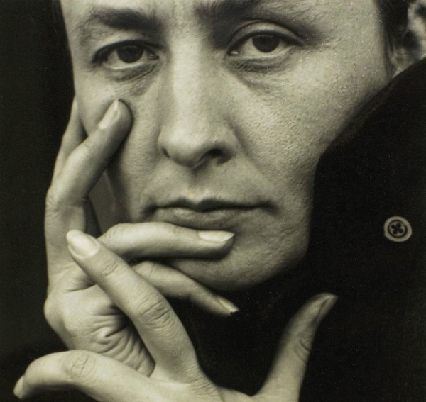 Tra depressione e fiori: perché Georgia O'Keeffe è l'artista femminile dei record