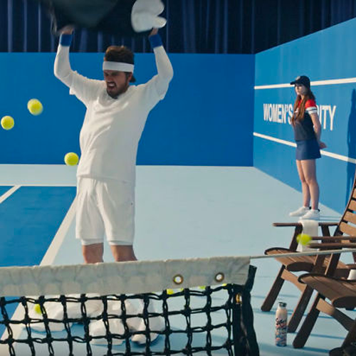 Come Taylor Swift è diventata un uomo nel video di "The Man" e perché