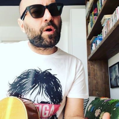 Da Giuliano Sangiorgi a Fiorello: i vip uniti per combattere il Coronavirus