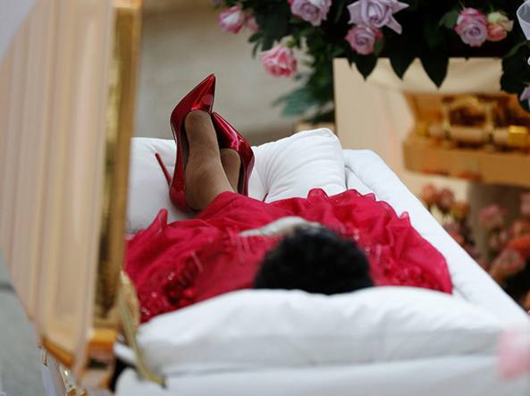Aretha Franklin, la regina del soul che si fece seppellire con i tacchi rossi