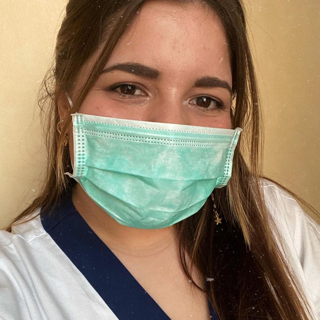 I segni sul volto delle donne che stanno combattendo il Coronavirus in prima linea
