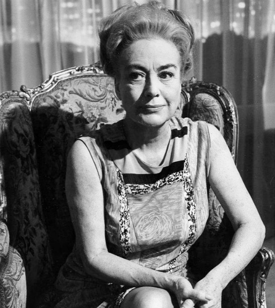 Joan Crawford, il tormento di dover essere perfetta