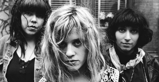 Riot grrrl, le ragazze che cantano di aborto, vagina, stupro e femminismo
