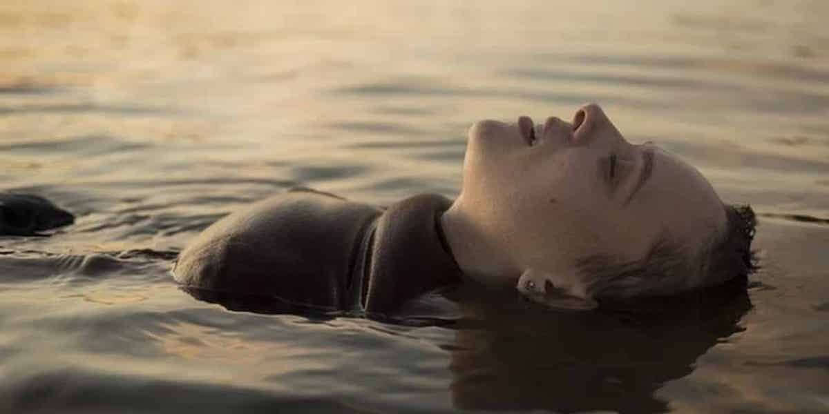 "Unorthodox": lo "sporco" delle mestruazioni e le leggi della "purezza familiare"
