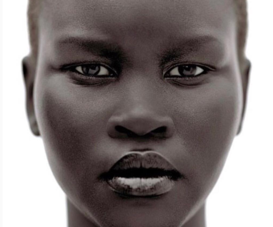 Alek Wek, la modella rivoluzionaria: "Di me amo ciò di cui prima mi preoccupavo"