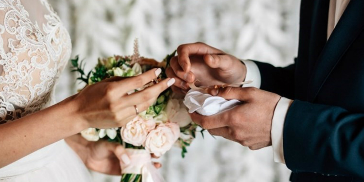 Online, in forma privata o rimandati: come il Coronavirus ha cambiato i matrimoni