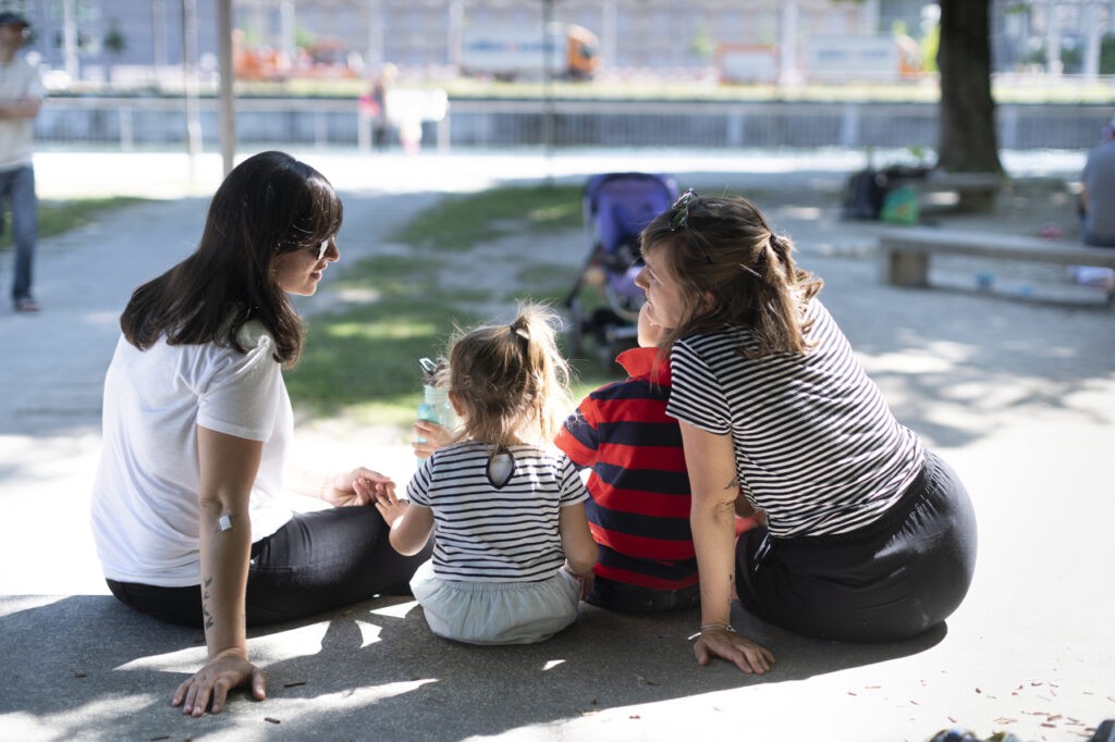 Co-genitorialità elettiva: viaggio tre le app per trovare la persona giusta con cui fare un figlio