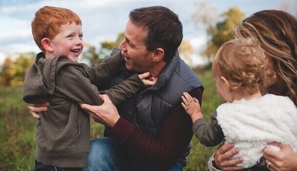 Co-genitorialità elettiva: viaggio tre le app per trovare la persona giusta con cui fare un figlio