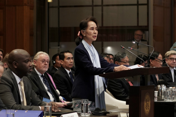 Aung San Suu Kyi, un'eroina non violenta o responsabile di genocidio?
