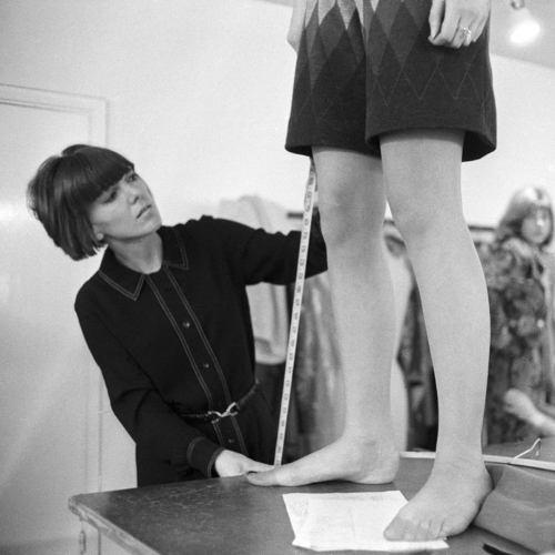 La moda degli anni '60 tra icone, capi e accessori culto, make-up e hairstyle