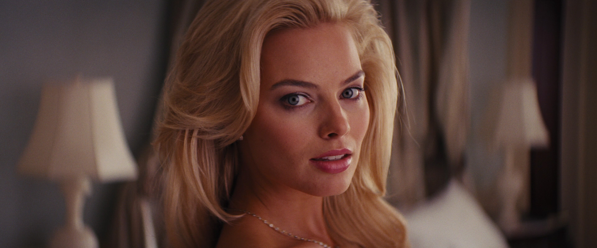 Margot Robbie: "Tutto è iniziato quando ho dato un pugno a Leonardo Di Caprio"