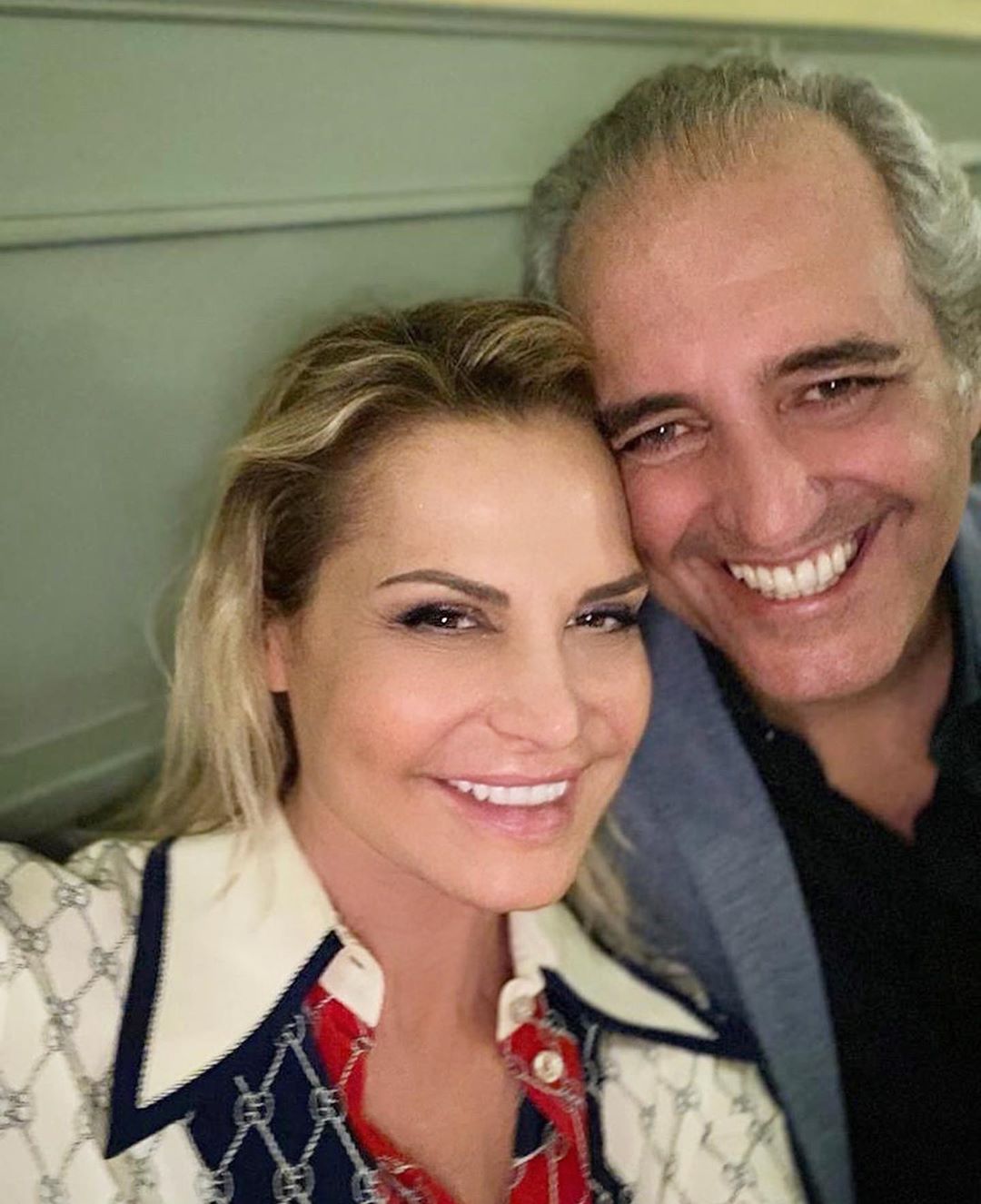"Non abbiate paura!": Simona Ventura si mostra in bikini a 55 anni