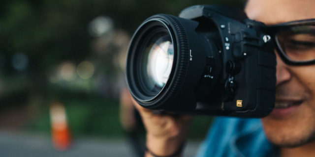 Male gaze, perché ci guardano (e spesso ci guardiamo!) con lo 'sguardo maschile' Male gaze, perché ci guardano (e spesso ci guardiamo!) con lo 'sguardo maschile'