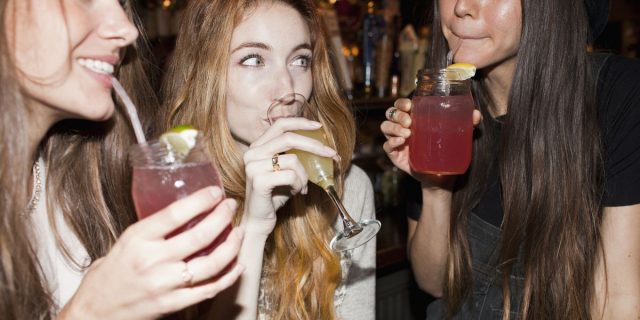 Social hangover, come riconoscere (e superare) i sintomi della sbornia social Social hangover, come riconoscere (e superare) i sintomi della sbornia social