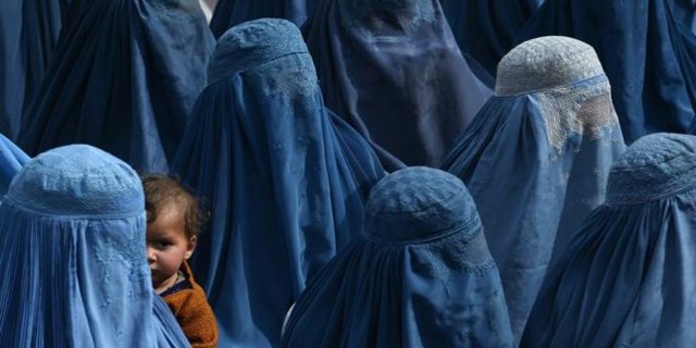 Burqa, guardiamole negli occhi: cosa ci insegnano le donne afghane! Burqa, guardiamole negli occhi: cosa ci insegnano le donne afghane!