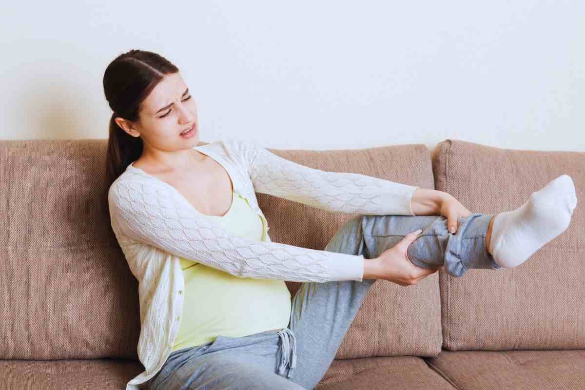 Avevo sempre gambe e caviglie gonfie, poi ho provato questo: costo zero, risultati incredibili