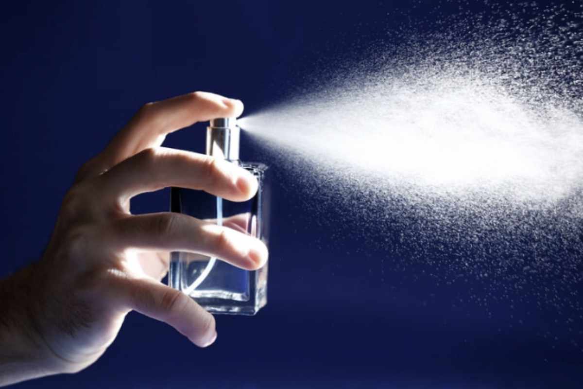 Nel contesto dei profumi citati, è importante ricordare il valore storico e artistico delle maison di riferimento. Yves Saint Laurent (YSL)