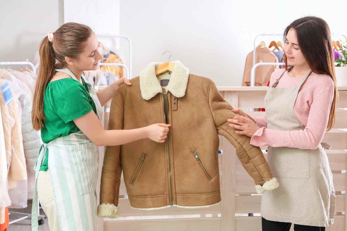 La giacca di montone è un must dell’inverno, ma ti sta bene solo se la abbini così: il consiglio dell’esperta La giacca di montone è un must dell’inverno, ma ti sta bene solo se la abbini così: il consiglio dell’esperta