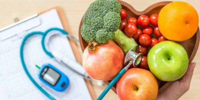 In linea mangiando, gli esperti rivelano: &egrave; questo l'unico trucco della dieta che funziona davvero