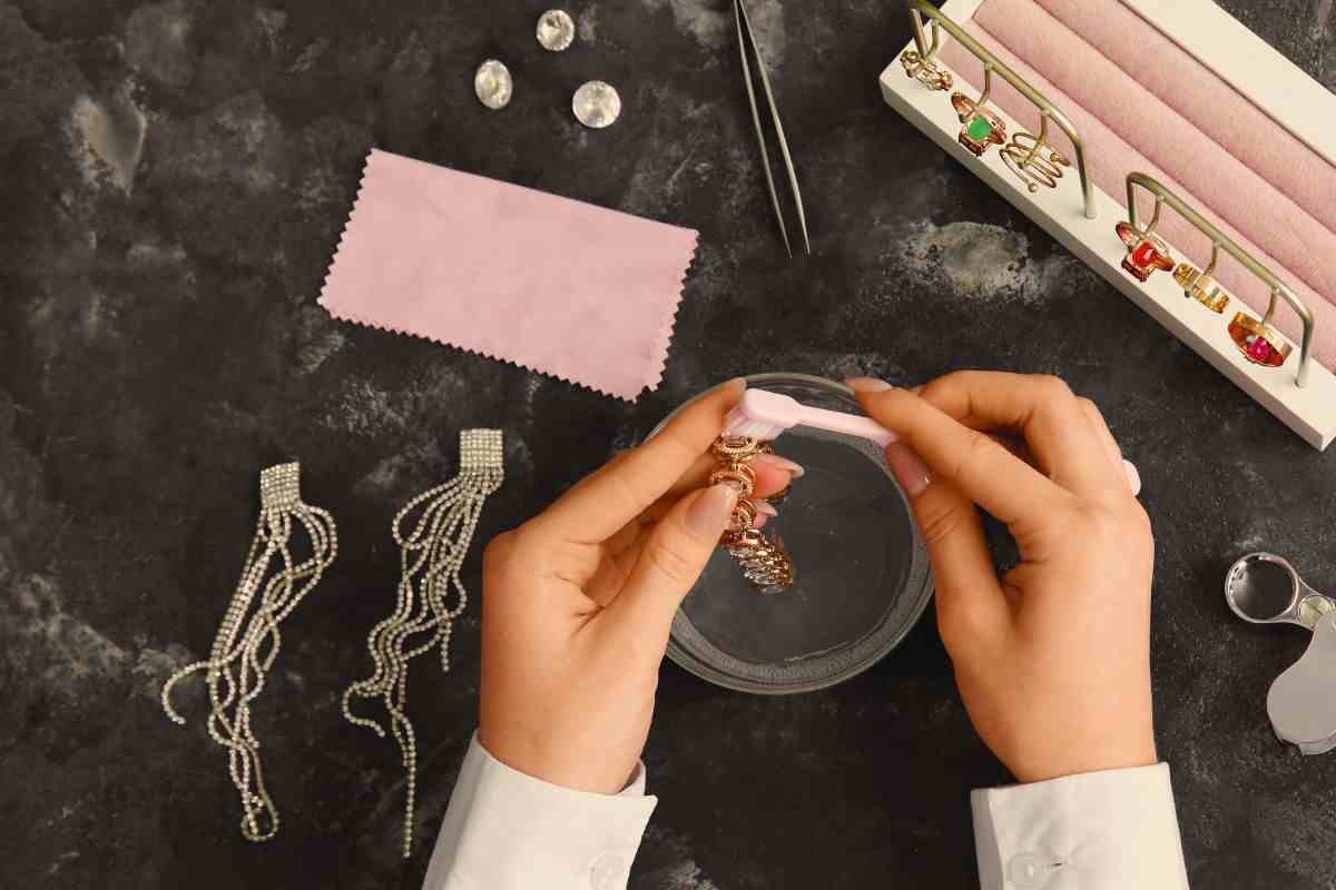 i sistemi per pulire gli orecchini