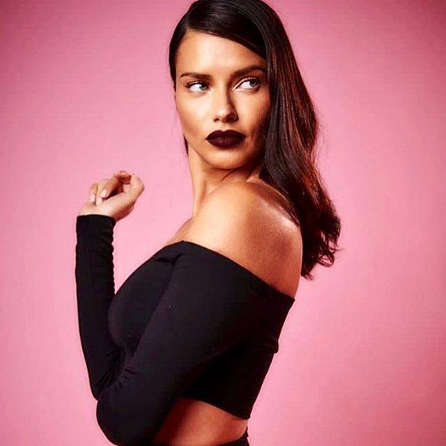 Adriana Lima: "Non mi spoglio più, sono stanca degli stereotipi imposti dalla società"