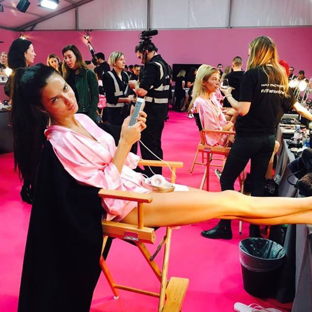 Adriana Lima: "Non mi spoglio più, sono stanca degli stereotipi imposti dalla società"