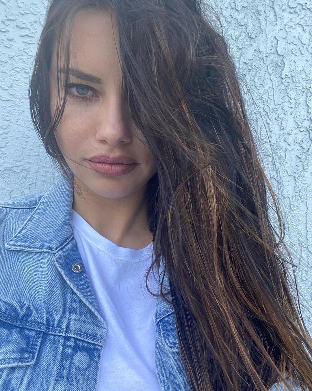 Adriana Lima: "Non mi spoglio più, sono stanca degli stereotipi imposti dalla società"