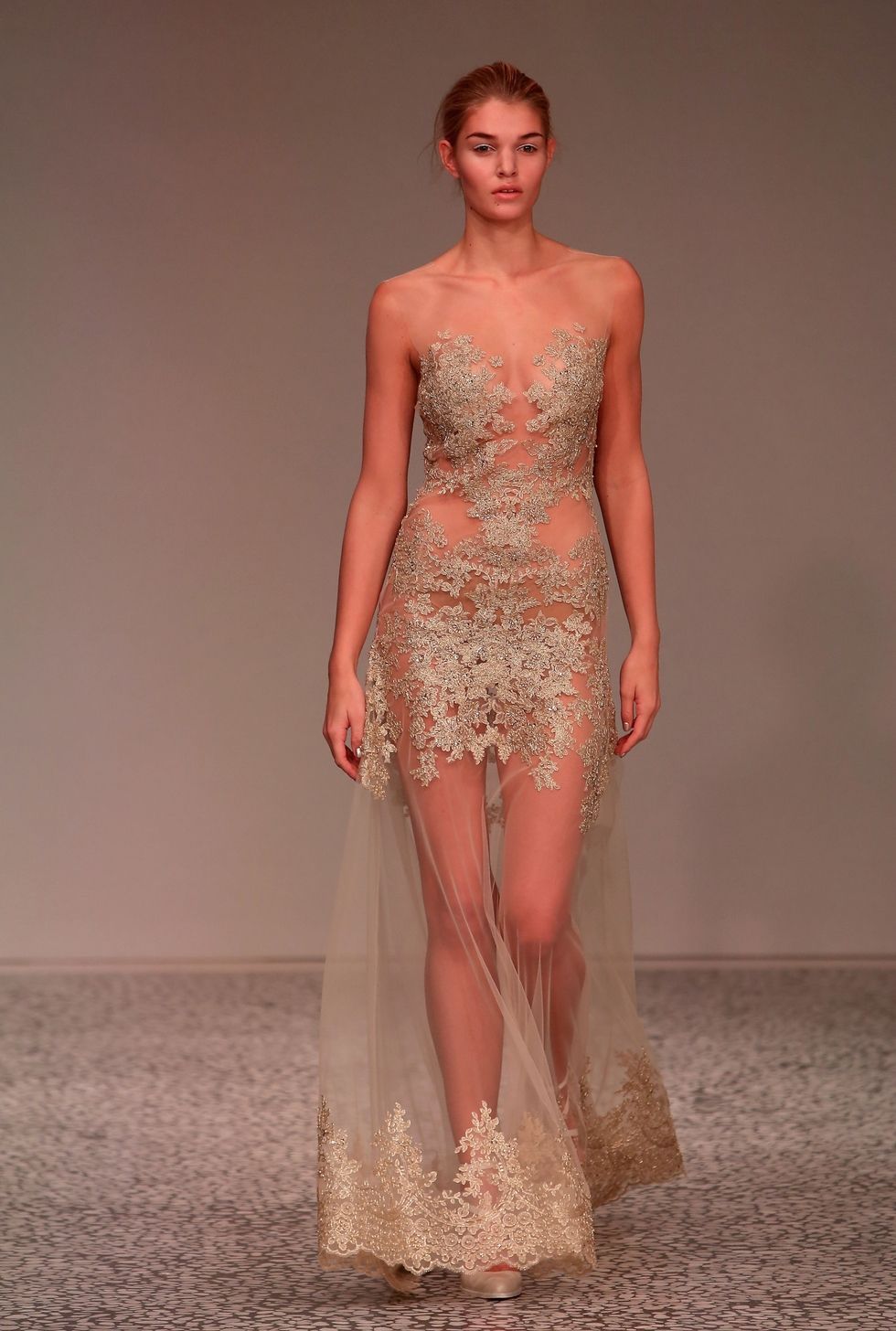 Chi ha il coraggio di indossare la prima tuta nuziale (e gli altri abiti da sposa) effetto nudo?
