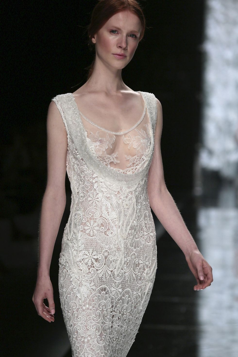 Chi ha il coraggio di indossare la prima tuta nuziale (e gli altri abiti da sposa) effetto nudo?