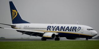 Ryanair: bagagli a mano in stiva per chi non acquista l'imbarco prioritario