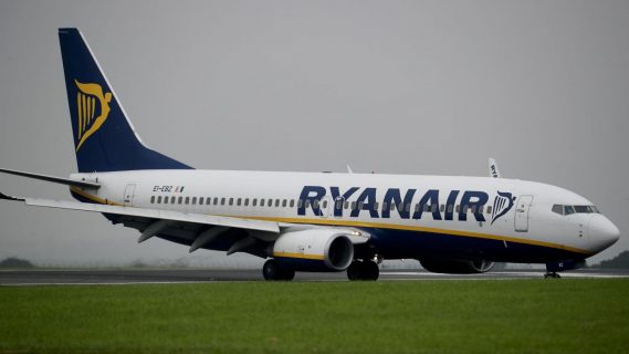 Ryanair: bagagli a mano in stiva per chi non acquista l'imbarco prioritario