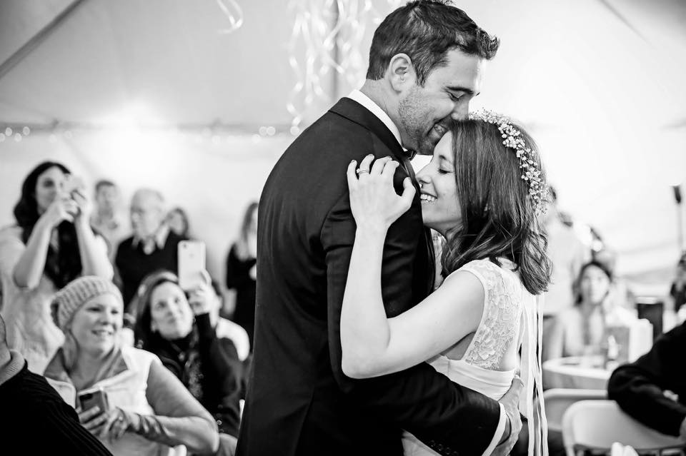 Nicole ha il lupus, il fidanzato le fa la proposta e la sposa nella stessa notte