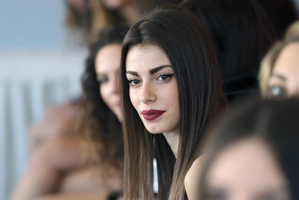 Chi sono le nuove aspiranti Miss Italia: una sfila con il bambino in fasce
