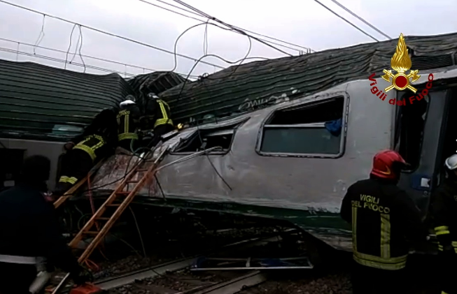 Milano, treno deragliato: 3 morti e 5 feriti gravi +++ in aggiornamento ++++