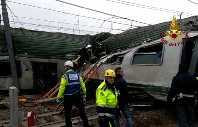 Milano, treno deragliato: 3 morti e 5 feriti gravi +++ in aggiornamento ++++