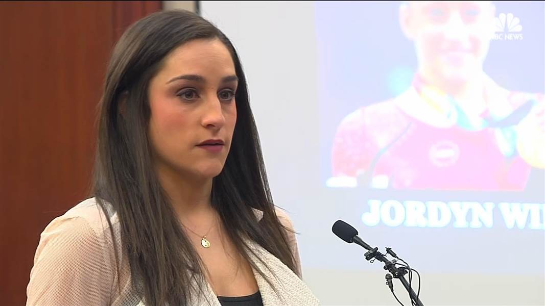 Violentate dal medico per anni: 156 donne contro Larry Nassar