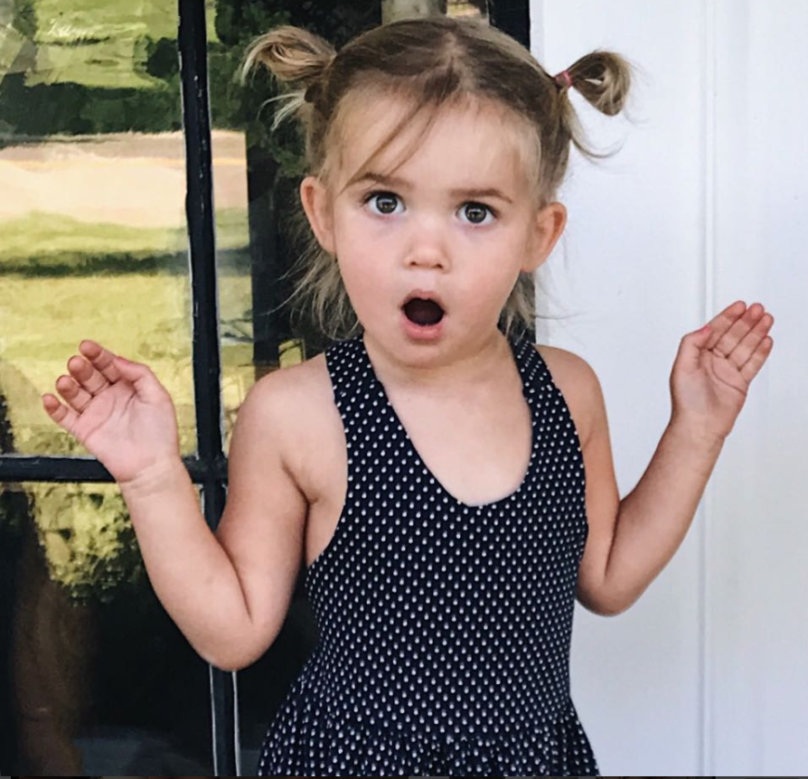 Katie e le gemelle: può una mamma fare delle figlie "l'impresa di famiglia"?