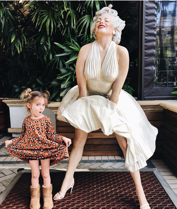 Katie e le gemelle: può una mamma fare delle figlie "l'impresa di famiglia"?