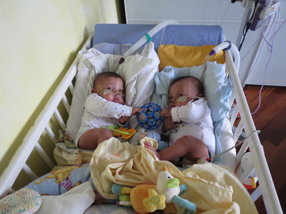 "Isaac ha 3 anni, aiutatelo a non restare tracheotomizzato a vita"