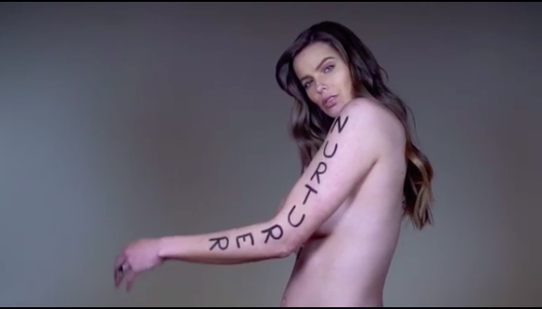 "Questa sono io": le verità scritte sulla pelle delle modelle di Sport Illustrated
