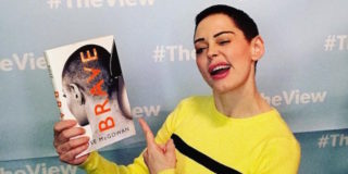 Brave, il libro di Rose McGowan: la mia verità su Weinstein